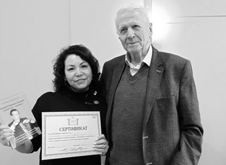 Очно и онлайн.